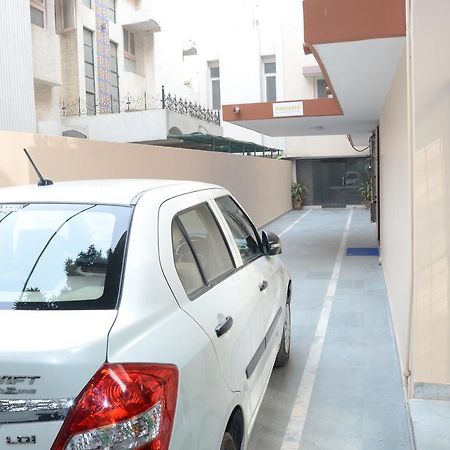 Namaste Apartments Нью-Дели Экстерьер фото